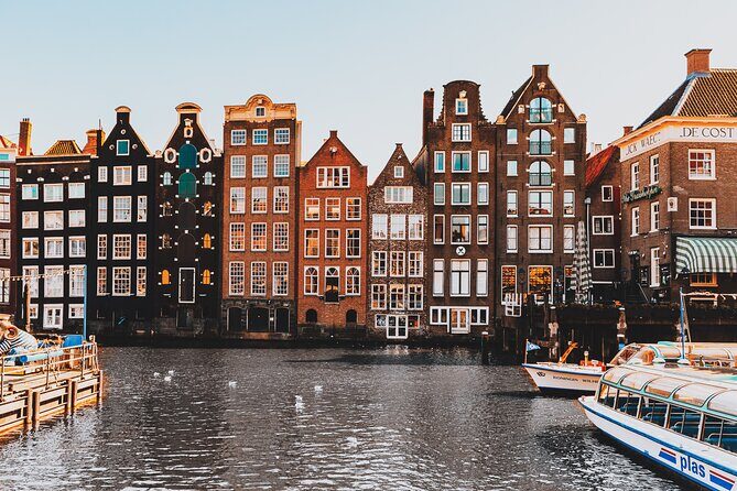 Amsterdam Must-See Historical City Walk with Local Expert - Value for your time: who this 1h45 walk fits best
