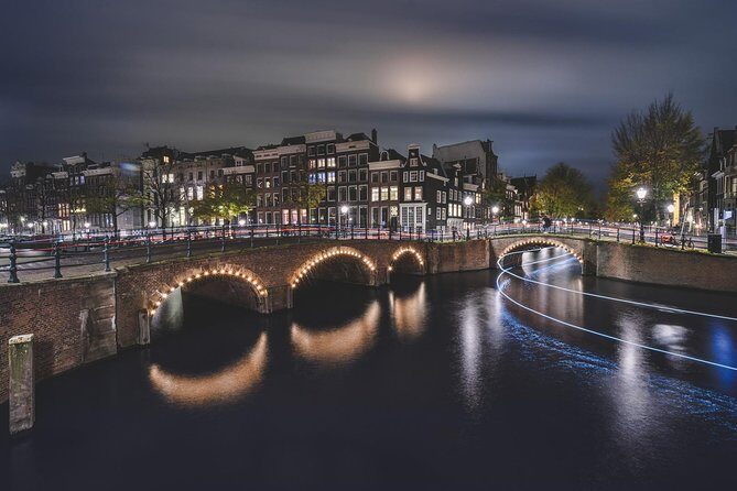 Amsterdam Night Photography Workshop with a Professional - Red Light District at 9:30 pm: what you’ll shoot (and how to do it well)
