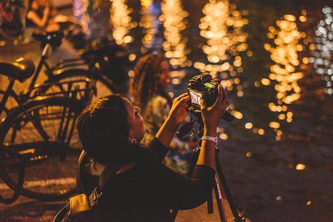Amsterdam Night Photography Workshop with a Professional - A guide who adjusts to your level, not the other way around