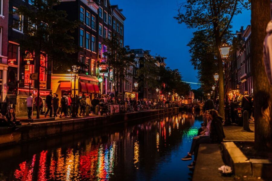 Amsterdam: Off-the-Beaten-Track Neighborhoods Private Tour - The Noordhollandsch Canal stroll and d’Admiraal windmill moment