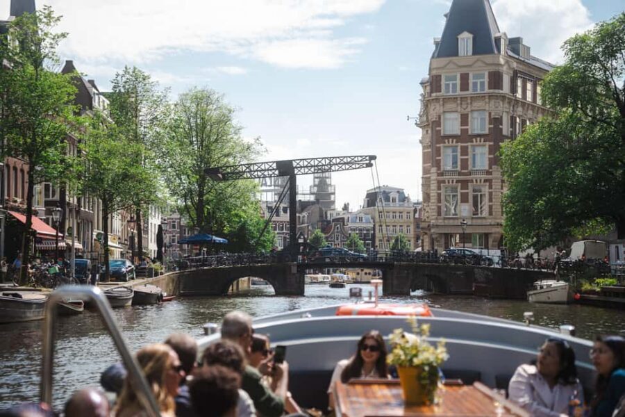 Amsterdam: Open Boat Tour of Canals with Expert Local Guide - Who this canal tour is perfect for
