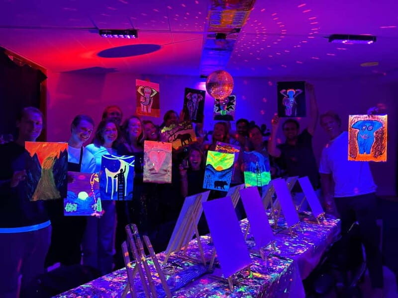 Amsterdam: Paint and Sip in the Dark at Rembrandt van Wine - Why this paint party works so well