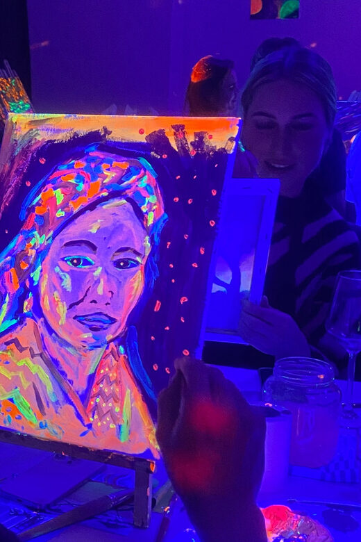 Amsterdam: Paint and Sip in the Dark at Rembrandt van Wine - Who should book Rembrandt van Wine?