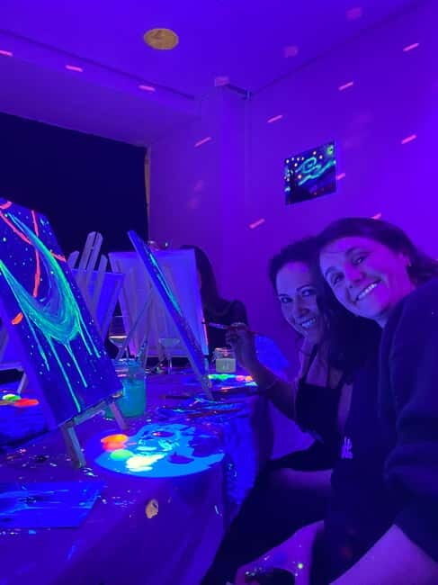 Amsterdam: Paint and Sip in the Dark at Rembrandt van Wine - How the 2 hours typically flow (and where you’ll want to pay attention)