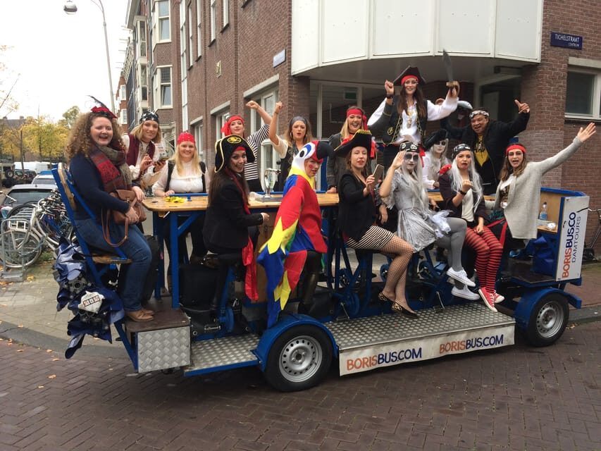 Amsterdam: Party Bike Tour with Beer - Meeting your group and the likely party rhythm