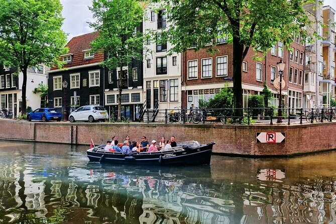 Amsterdam Private Canal Cruise – 90 Minutes through the Old City - Gliding along De Wallen without the street chaos