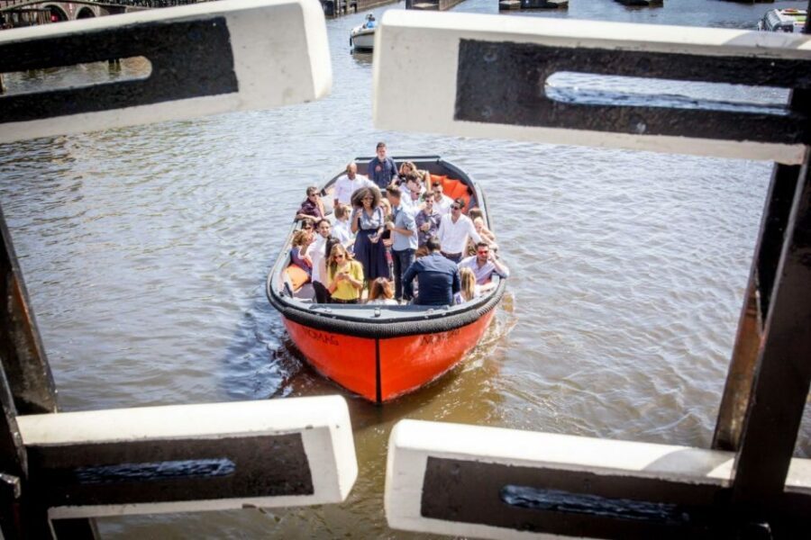 Amsterdam: Private Cruise with Drinks & Pizza or Burger - Food and Drinks: Unlimited Heineken Plus Pizza or Burger