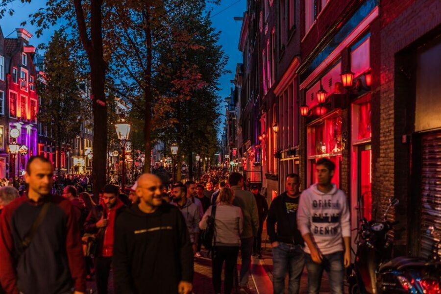 Amsterdam: Private Night Tour of Speakeasies and Bars - Practical night logistics: staying rain-ready and timing-smart