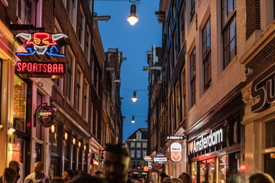 Amsterdam: Private Night Tour of Speakeasies and Bars - Who should book this speakeasy and bar night (and who might not)
