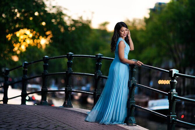Amsterdam Private Photo Session Tour - The 7-canals route, from Seven Bridges to the Skinny Bridge lights