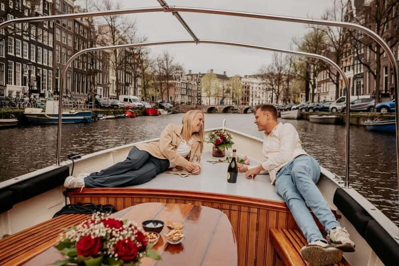 Amsterdam: Private Romantic Canal Cruise w. Prosecco/Snacks - The itinerary rhythm: where the time goes and why the stops matter
