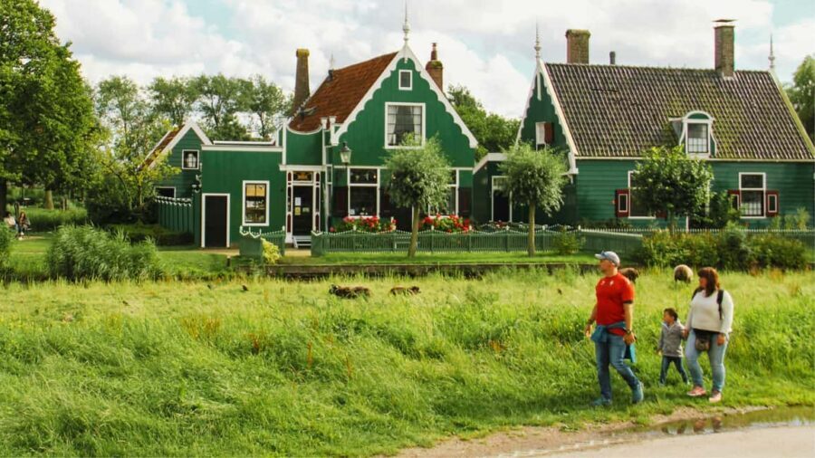 Amsterdam: Private Tour Giethoorn, Zaanse Schans Local Guide - What to pack so the day feels easy
