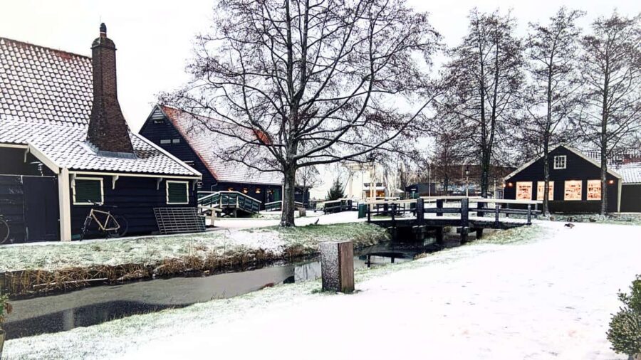 Amsterdam: Private Tour Giethoorn, Zaanse Schans Local Guide - Transportation: the underrated reason this works