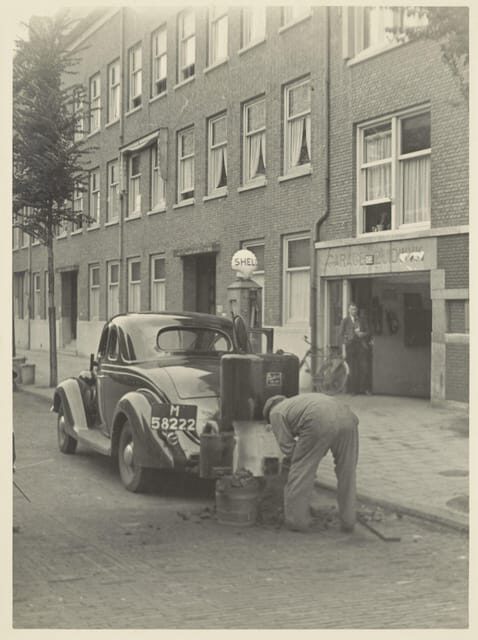 Amsterdam: Private World War Two History Walking Tour - WWII Amsterdam told from the sidewalks