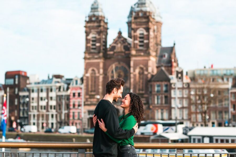 Amsterdam: Professional photoshoot at Centraal Station - Should you book this Amsterdam Centraal Station photoshoot?