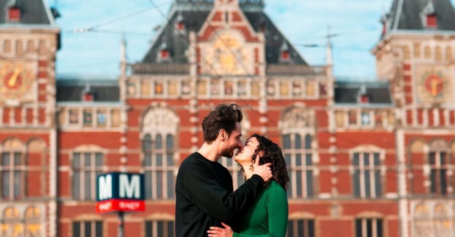 Amsterdam: Professional photoshoot at Centraal Station - Why Amsterdam Centraal Station is a photo magnet