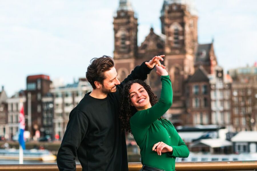 Amsterdam: Professional photoshoot at Centraal Station - What to expect during the photo stop inside Centraal Station