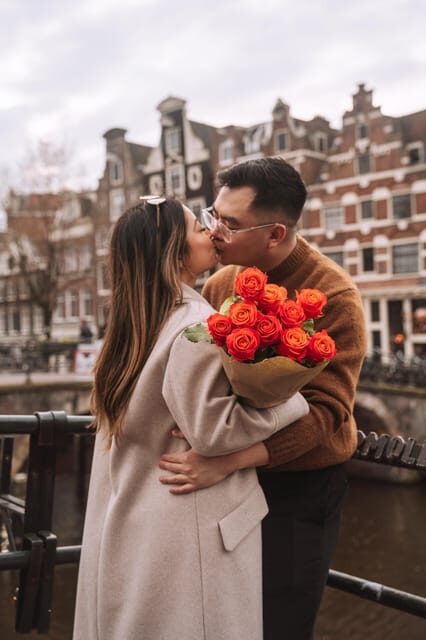 Amsterdam: Professional Photoshoot at the Canals - What to Bring (and What to Skip)