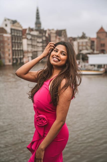 Amsterdam: Professional Photoshoot at the Canals - The Weather Reality: Clear Umbrellas and Indoor Plan B