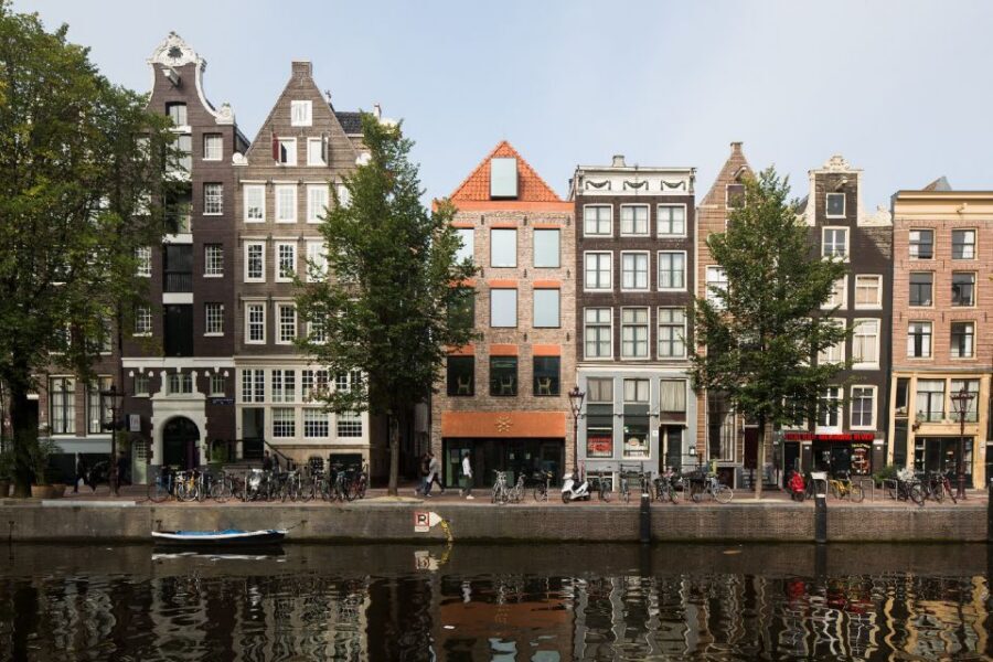 Amsterdam: Red Light District 1-hour Smartphone Audio Tour - Key highlights to know before you go