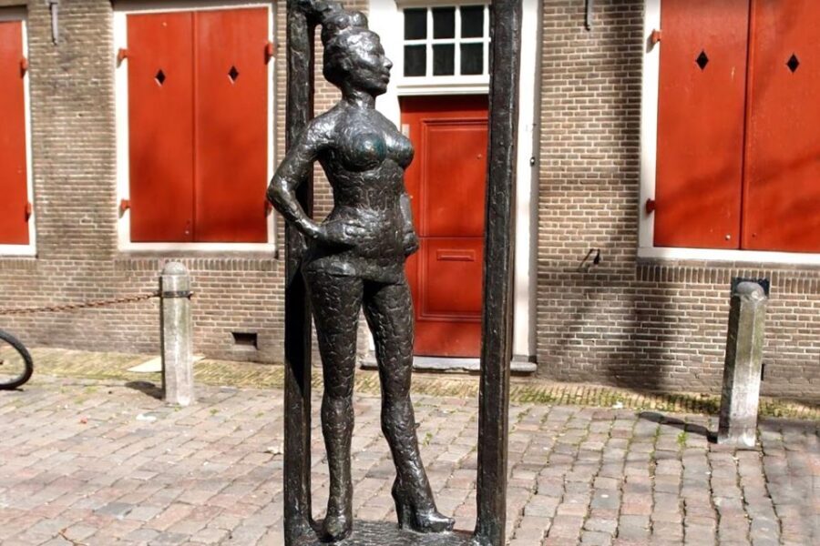 Amsterdam: Red Light District 1-hour Smartphone Audio Tour - Should you book this Red Light District audio tour?
