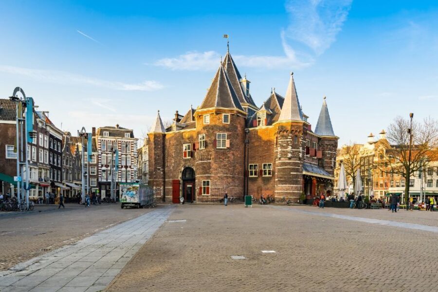 Amsterdam: Red Light District 1-hour Smartphone Audio Tour - Oude Kerk and Belle: history in stone, rights in bronze