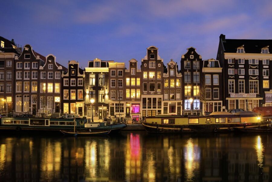 Amsterdam: Red Light District and Coffeeshop Culture Tour - Red Windows, Narrow Streets, and the Landmarks That Anchor the Neighborhood