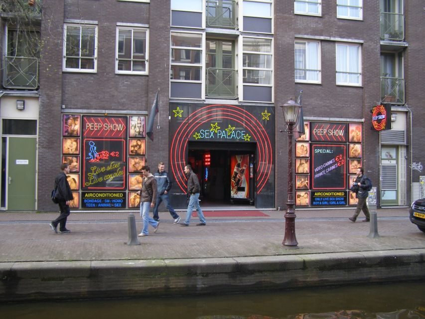 Amsterdam: Red Light District and Coffeeshop tour - Coffeeshop culture stops: Bulldogg, smartshops, and the “street rules” vibe