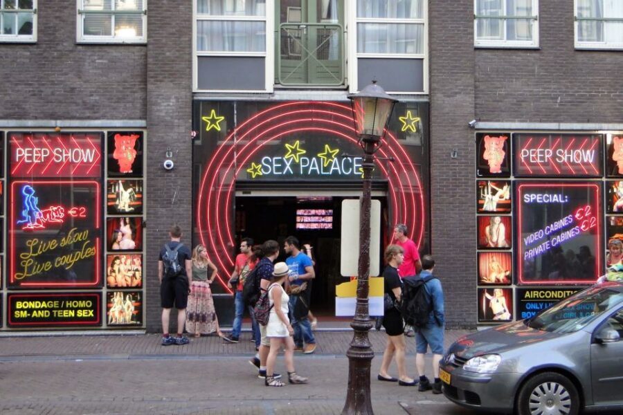 Amsterdam: Red Light District and Local Pub Tour - The walk toward Dam Square: Royal Palace, Condomerie, and the tour’s end