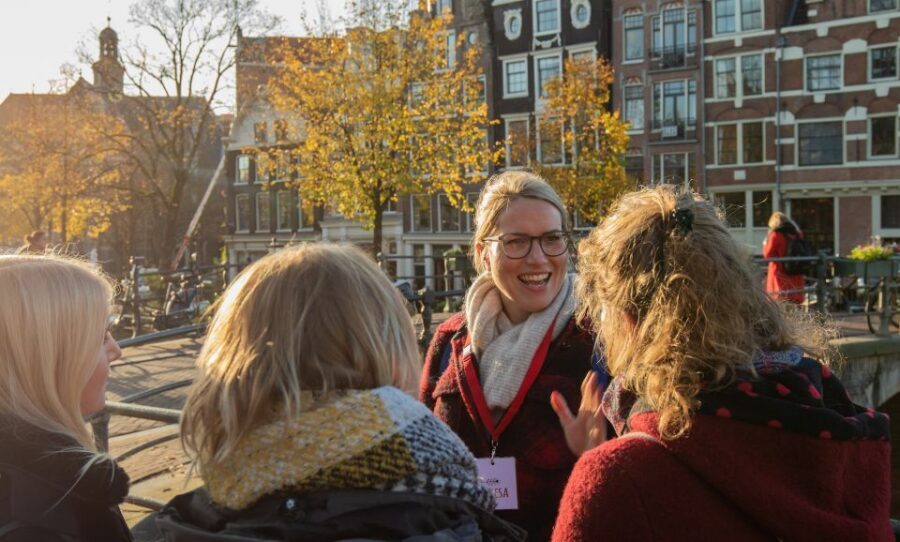 Amsterdam: Red Light District & City Tour German or English - What You Learn About Daily Life: Money, Space, and Safety