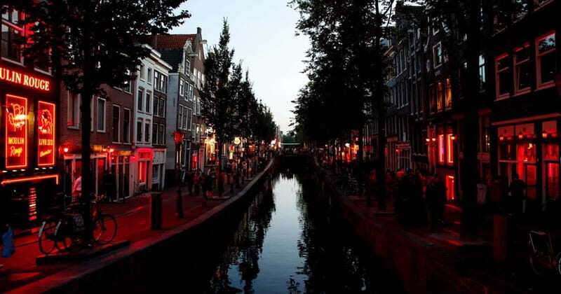 Amsterdam: Red Light District Tour - Why Amsterdam’s Red Light District feels different from other cities