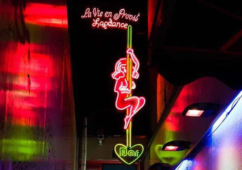 Amsterdam: Red Light District Tour in German/English/Italian - Warmoestraat photo pulse and the route’s smarter geometry