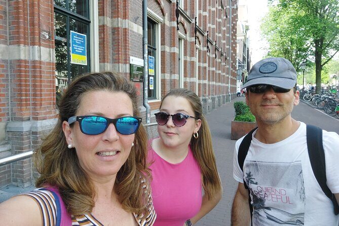 Amsterdam Red Light District Treasure: Self-Guided Tour & Quest - De Wallen with respect: using the Red Light District in the right way