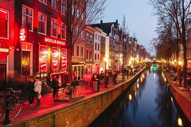 Amsterdam Red Light District Walking Tour in EN/DE/IT/ES - Amsterdam Centraal: Legality, Costs, and How Renting Works