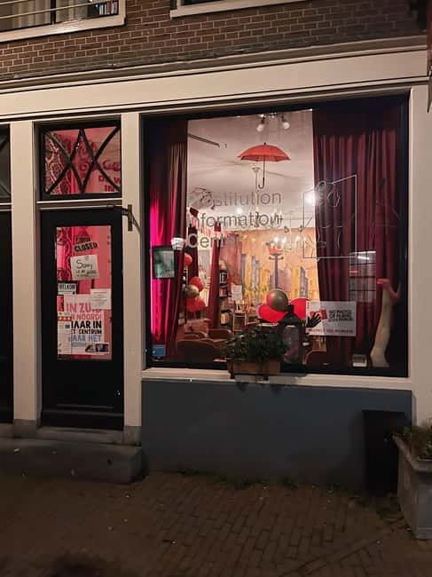 Amsterdam: Red light tour in German/English for groups of 4 people or more - Key things to know before you go