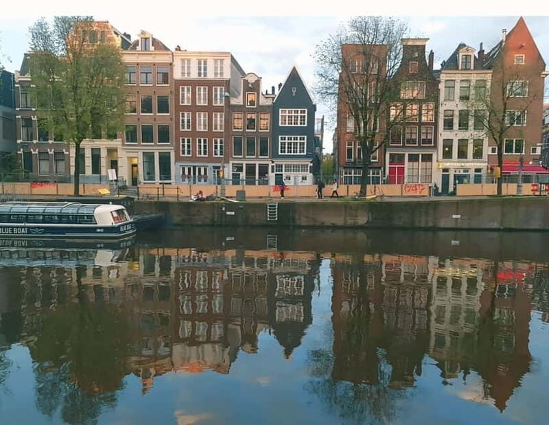 Amsterdam: Red light tour in German/English for groups of 4 people or more - You’ll see the main mile and the alleyway windows up close