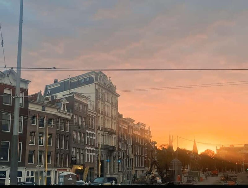 Amsterdam: Red light tour in German/English for groups of 4 people or more - Practical details that affect your day