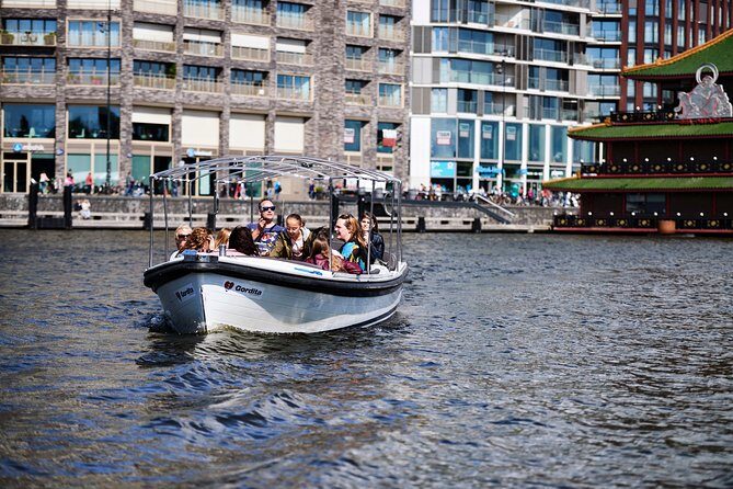 Amsterdam Revealed in Portuguese: 2 Hours of Great Exploration - Why a private 2-hour canal cruise beats the big-boat shuffle