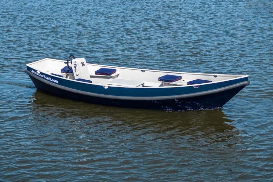 Amsterdam: Self-Drive Boat Rental - Your boat basics: steering wheel, paddle, lights, and rules of the water