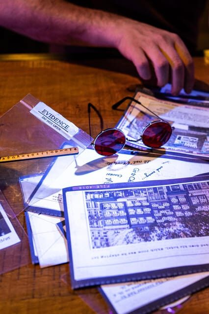 Amsterdam: Self-guided Red Light District Pub Crawl Mystery - The Red Light District puzzle walk: 20 minutes of orientation and clues