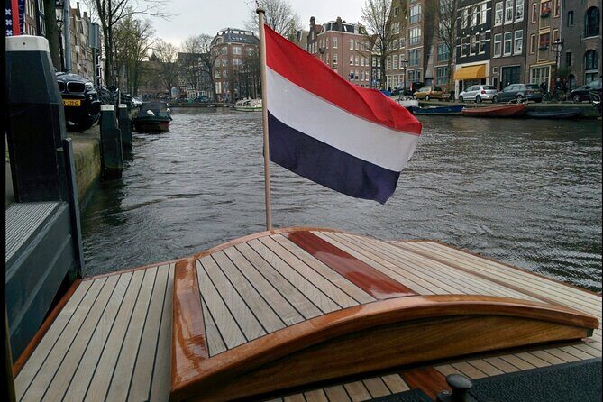 Amsterdam small-group canal cruise in 1920s saloon boat - Prinsengracht to Magere Brug: what you’ll see at each stop