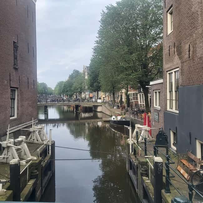 Amsterdam: Spanish Tour Unmasking the Redlight District - Oude Kerk: an “oldest building” anchor for a changing city