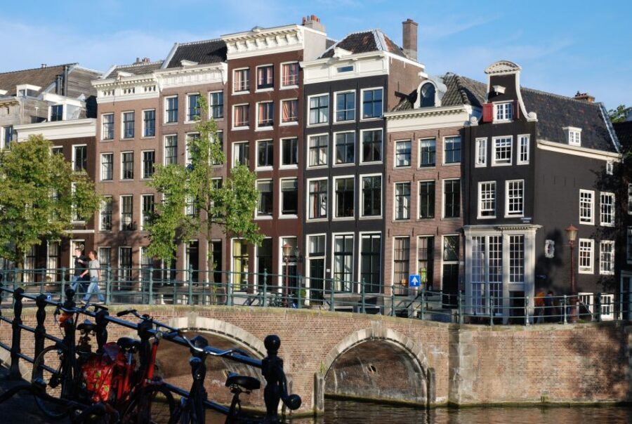 Amsterdam: Stedelijk Museum and 1-Hour Canal Cruise - The 1-hour Canal Belt cruise: UNESCO canals, bridges, and famous landmarks