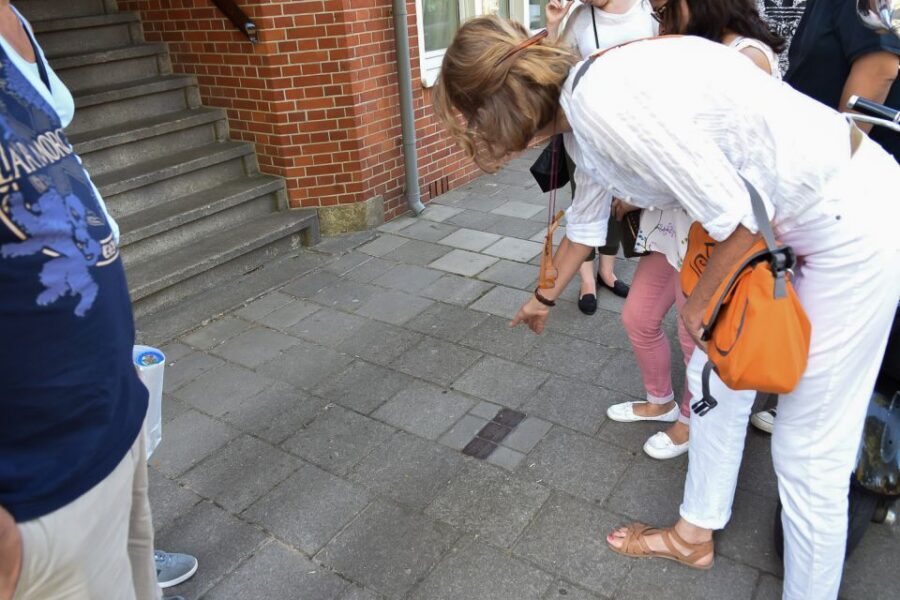 Amsterdam: The Life of Anne Frank Walking Tour - Anne’s pre-hiding life: schools and neighborhoods you can picture