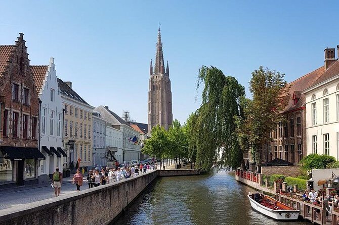 Amsterdam to Bruges – Private luxury Full-Day Tour Cristmasmarket - Luxury pickup, Wi‑Fi, and bottled water: the comfort part you actually feel