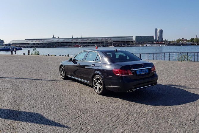 Amsterdam to Schiphol Airport Transfer Comfort & service. - Pickup in Amsterdam: where the smooth start really happens