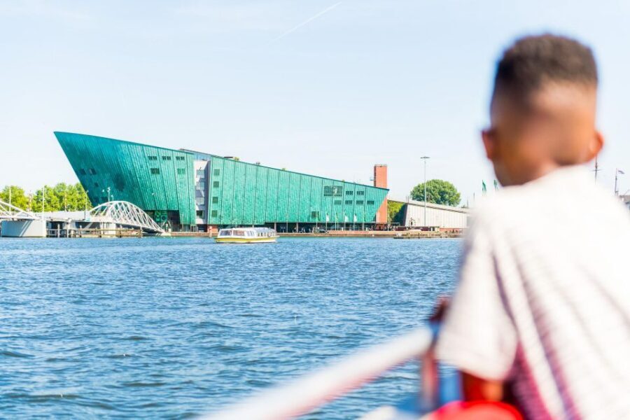 Amsterdam: Traditional Canal Cruise with Bar on Board - Your live captain: stories you can actually follow