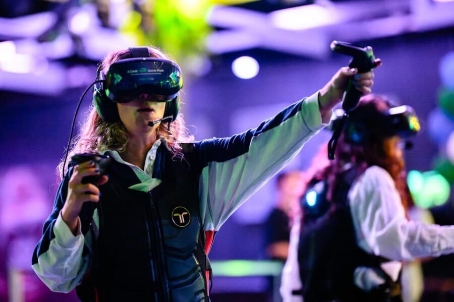 Amsterdam: Ultimate VR Experience: 60 minutes - Corsair’s Curse and Ghost Patrol for family-friendly VR
