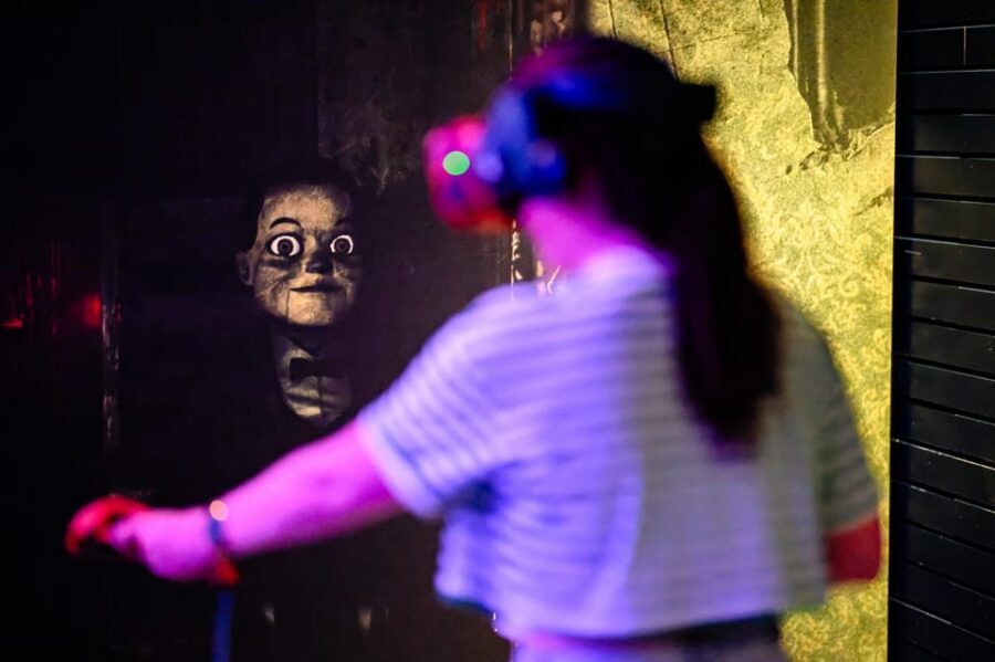 Amsterdam: Ultimate VR Experience: 60 minutes - The 36m² obstacle-free space and full-body tracking