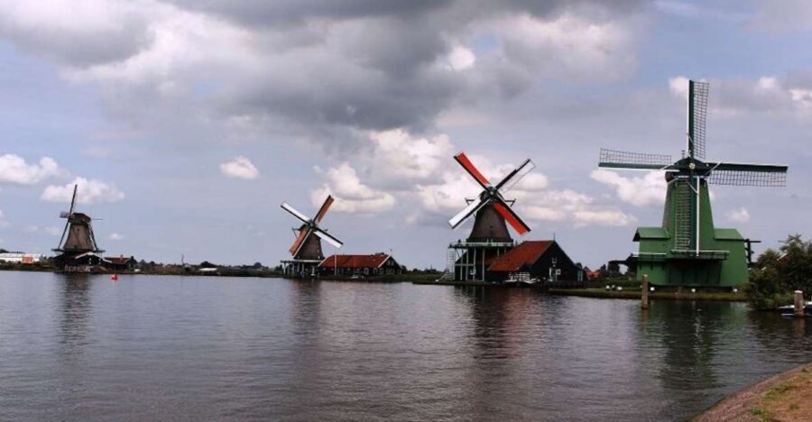 Amsterdam: Volendam, Windmill, and Cheese Farm Private Tour - Entering Zaanse Schans: why it works as a half-day escape